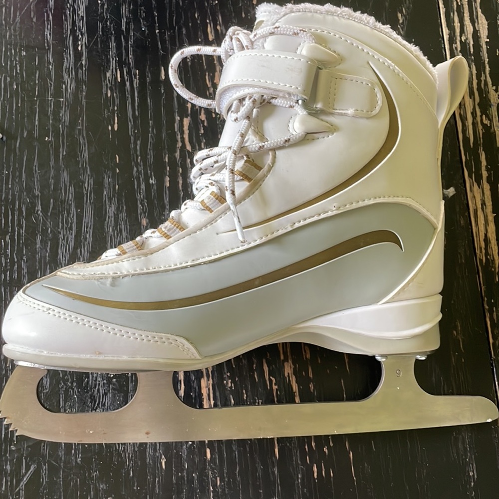 Lake Placid figure skates. - Picture 3 of 7